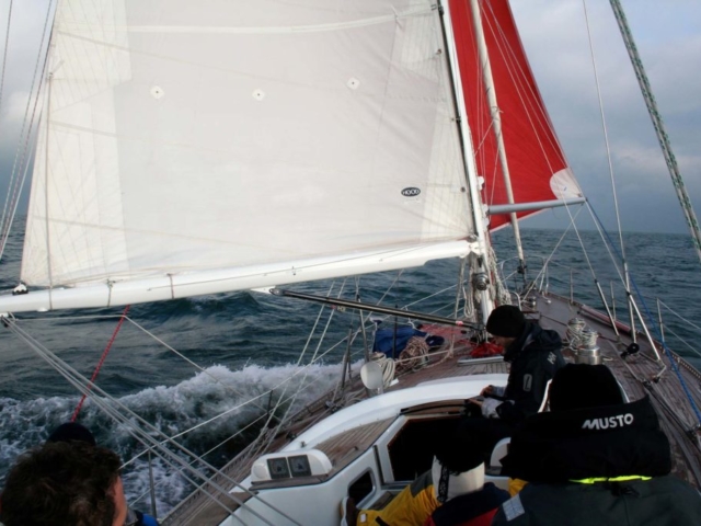 SY Dantés unter Spinnaker in der Helgoländer Bucht